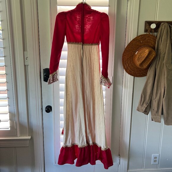 1970's Renaissance Dress - Picture 3 of 7